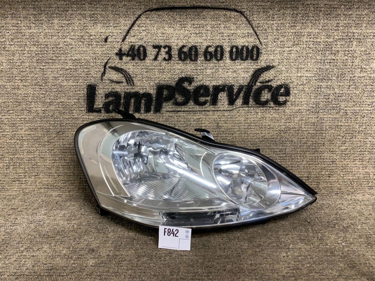 Faruri Toyota Avensis Verso 2006 F842
