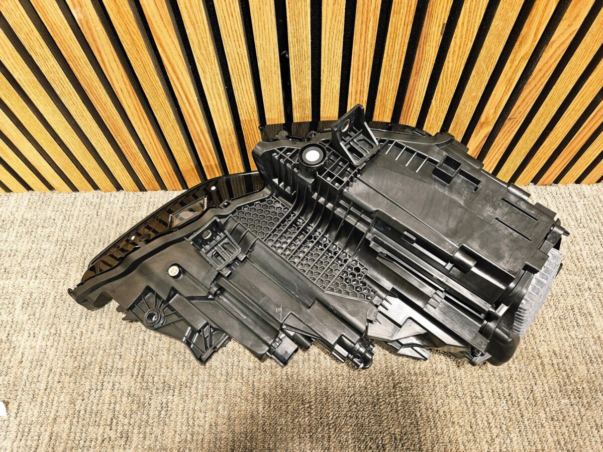 Audi Q8 Q8 2024 4M8941085 F2677 12234070000 Far 21022521