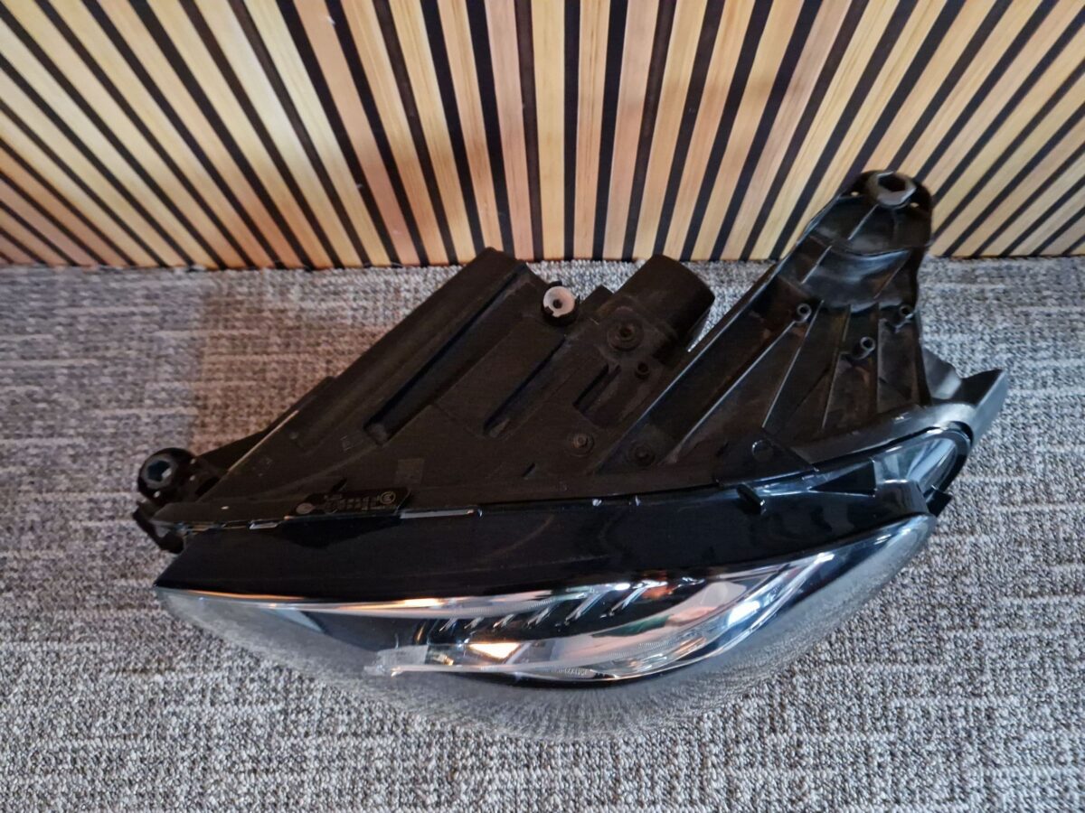 Faruri Stânga Mercedes E, AMG E 2016 W213 A2139068903