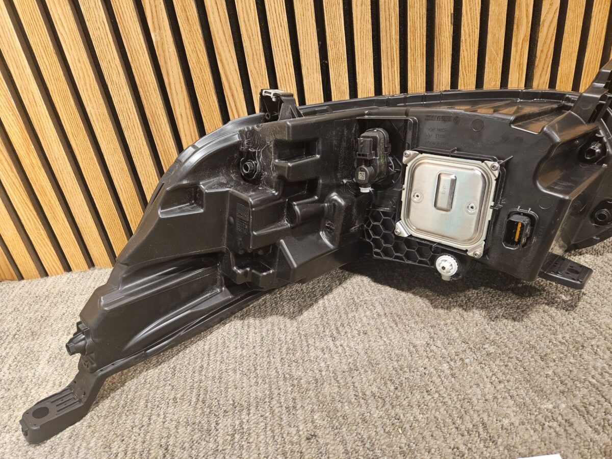 Faruri Dreapta Renault Trafic III 2024 260102899R F2704