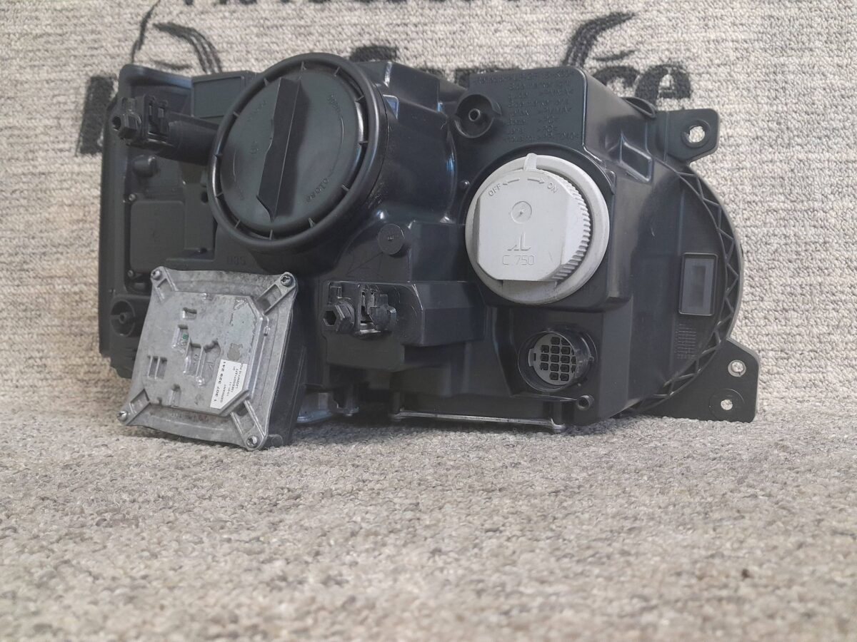 Faruri Land Rover Range L322 2012 LR026156 AH42-13W030-BC 712472751129