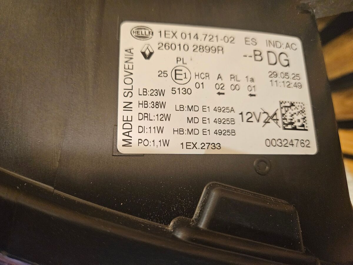 Faruri Dreapta Renault Trafic III 2024 260102899R F2704