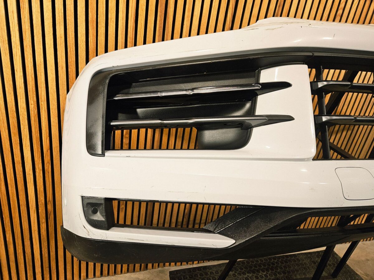 Bara fata Porsche Cayenne 2025 BF4104