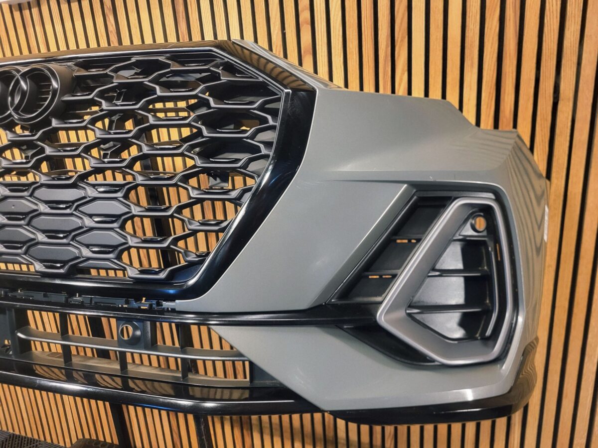 Bara fata Audi Q3 F3 2018 83A807438D BF4663