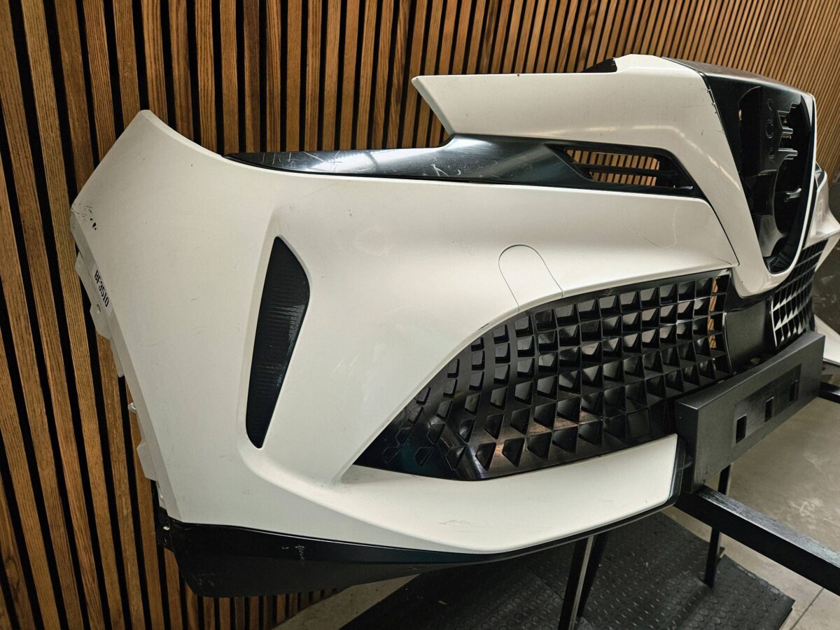 Bara fata Alfa Romeo Junior 2024 BF3510