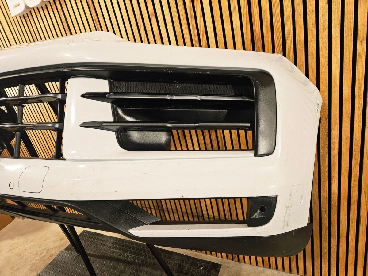 Bara fata Porsche Cayenne 2025 BF4104
