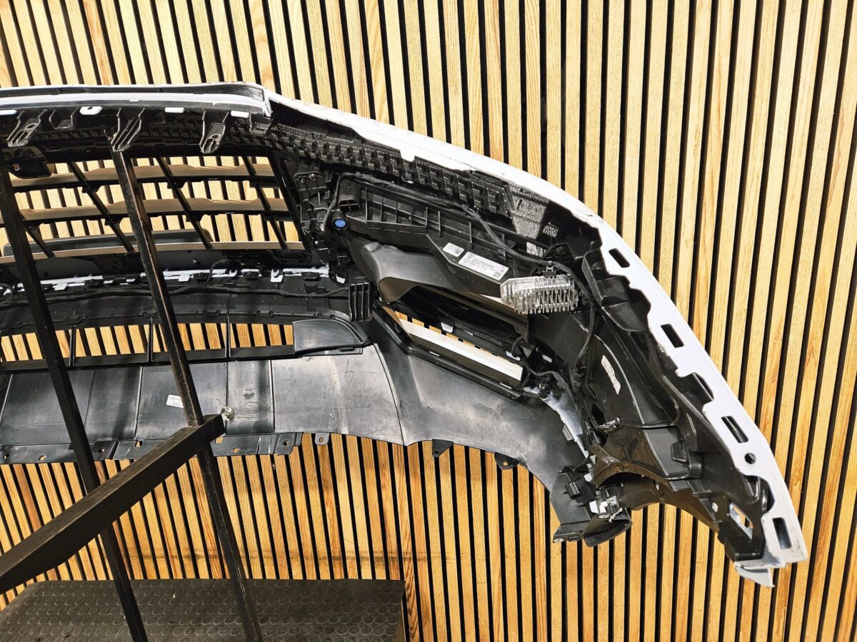 Bara fata Porsche Cayenne 2025 BF4104