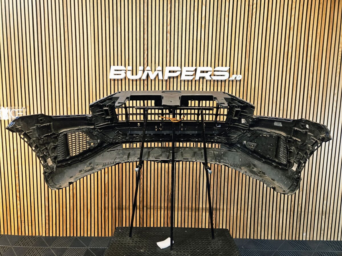 Audi Q8 2019 Bara fata 4M8807437D