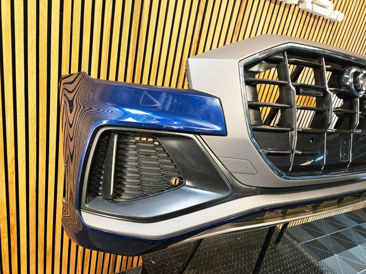 Audi Q8 2019 Bara fata 4M8807437D