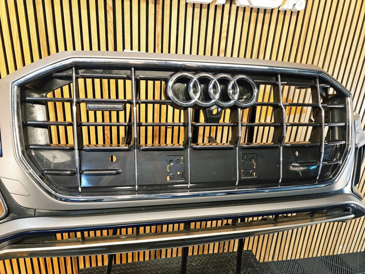 Audi Q8 2019 Bara fata 4M8807437D