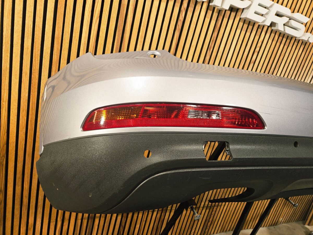 Bara spate Audi Q3 8U 2013 8U0807511C BS569