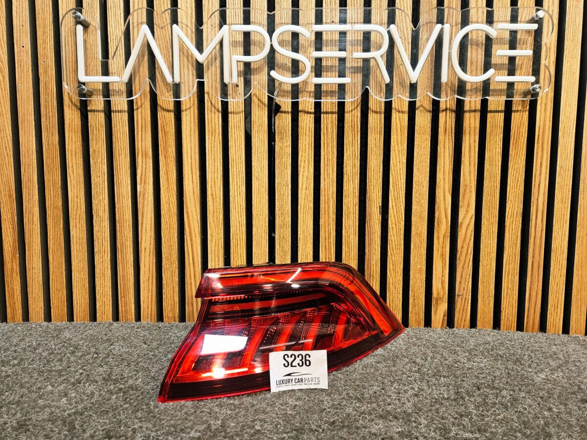 Stopuri Dreapta spate Audi Q8 2019 4M8945070C S236