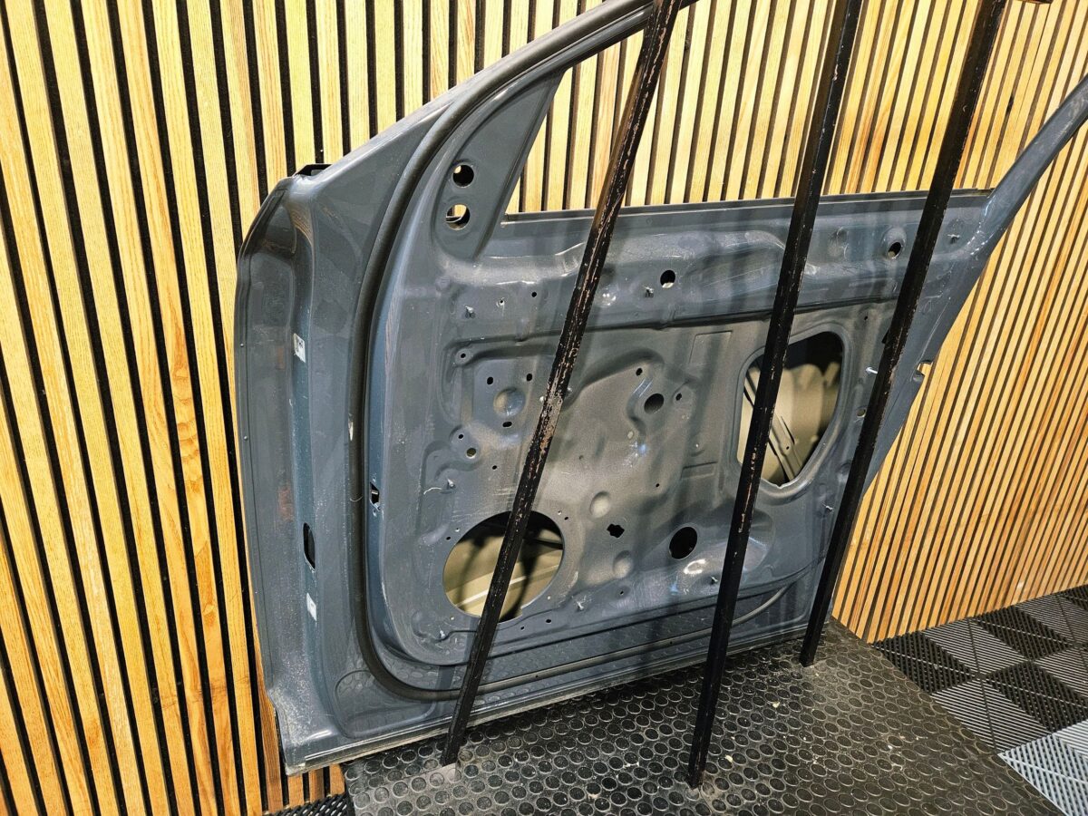 Usa fata Audi Q6 e-tron 2025 U237 85H831052