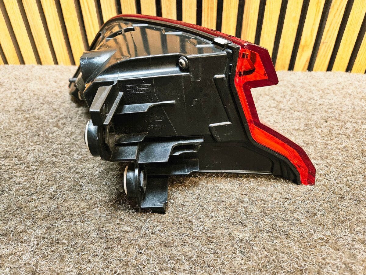 Stopuri Dreapta spate Audi Q8 2019 4M8945070C S236