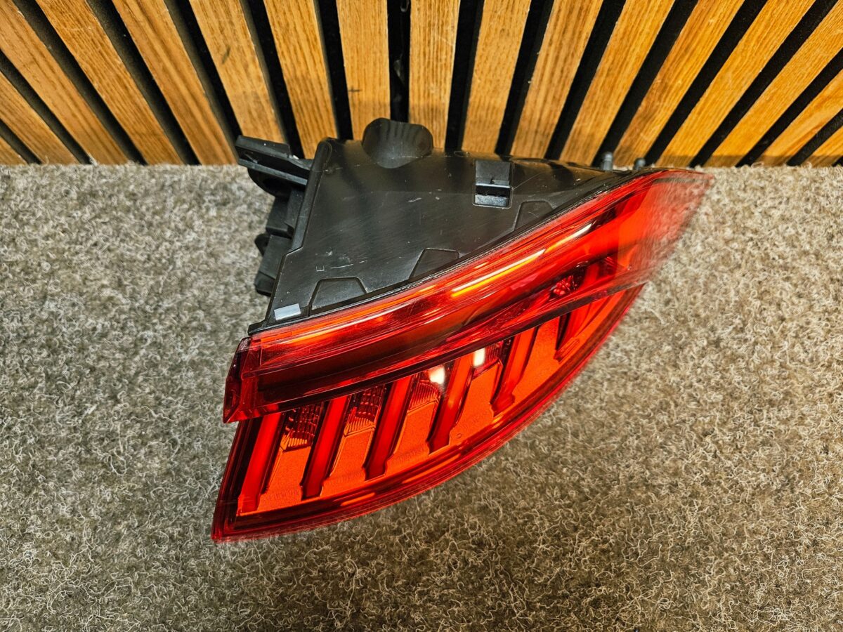Stopuri Dreapta spate Audi Q8 2019 4M8945070C S236