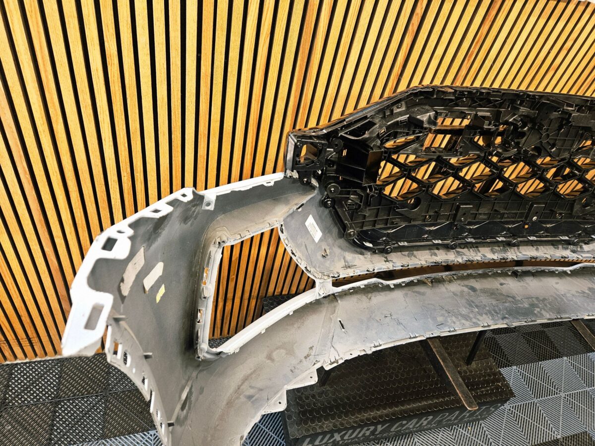 Bara fata Audi RS Q8 2025 4M8807437Q BF5027