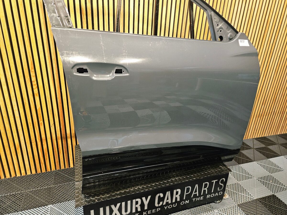 Usa fata Audi Q6 e-tron 2025 U237 85H831052