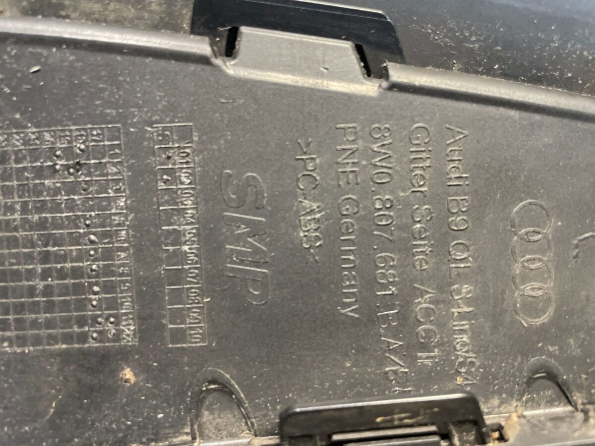 Grila bara Stânga Audi A4, S4 B9 8W 2022 A4 8W0807681B