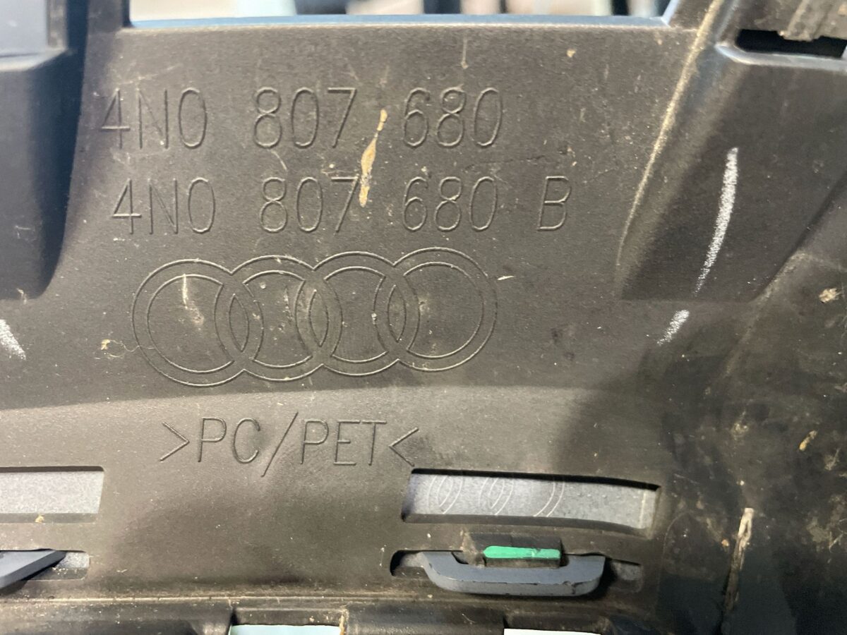 Grila proiector Dreapta Audi A8, S8 D5 2024 4N0807680 A8 4N0807680B
