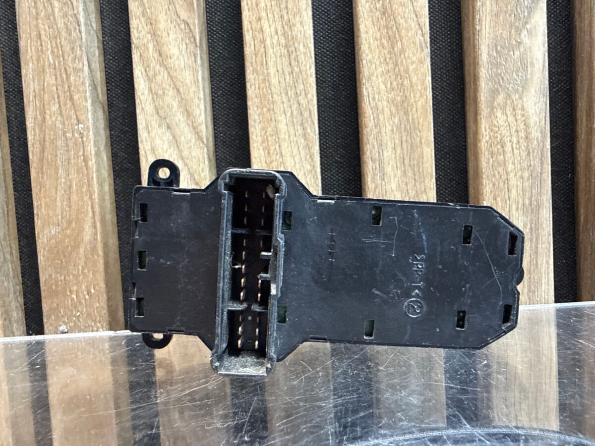 Butoane geamuri electrice Honda CR-V 2005 F000141A