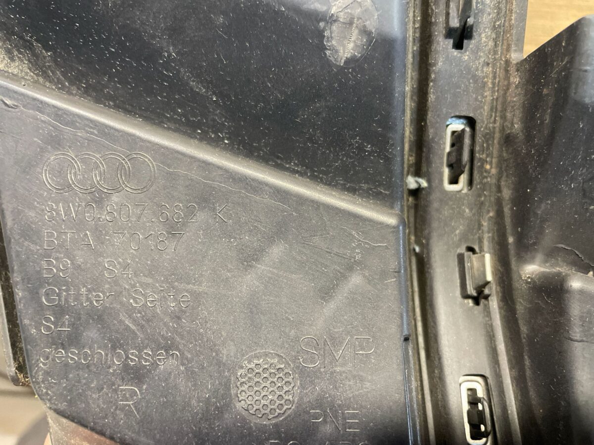 Grila bara Dreapta Audi A4, S4 B9 8W 2022 A4 8W0807682K