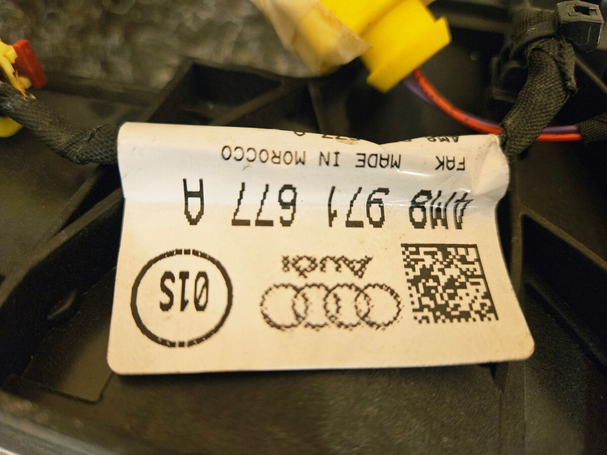 Suport far Stânga Audi Q8 2024 4M8805607D 4M8971677A 4N0959651D