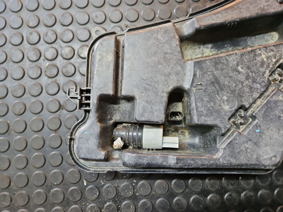 Vas lichid parbriz BMW Series 5 G30 G31 G38 2021 7377035