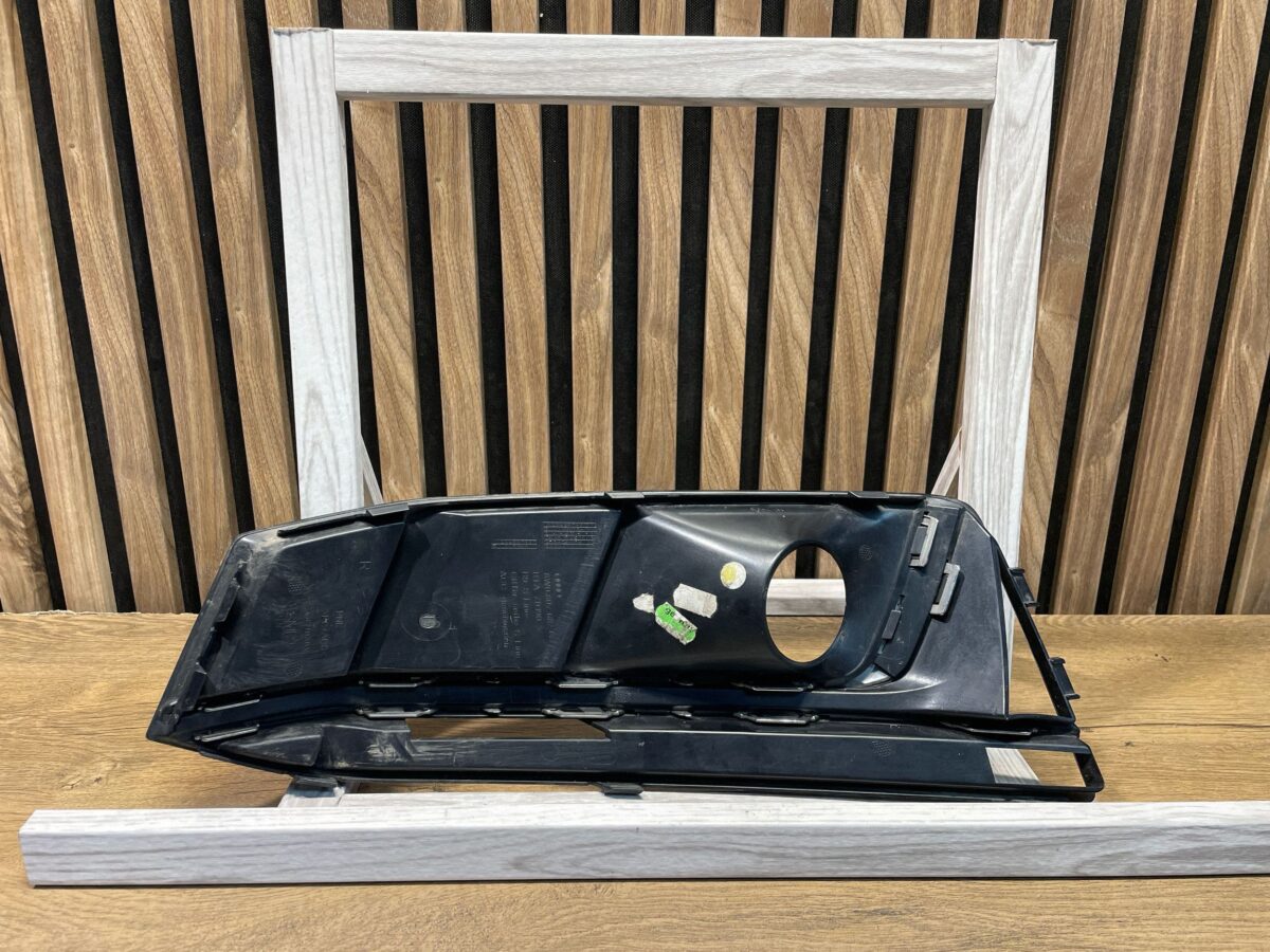 Grila bara Dreapta Audi A4, S4 B9 8W 2022 A4 8W0807681G