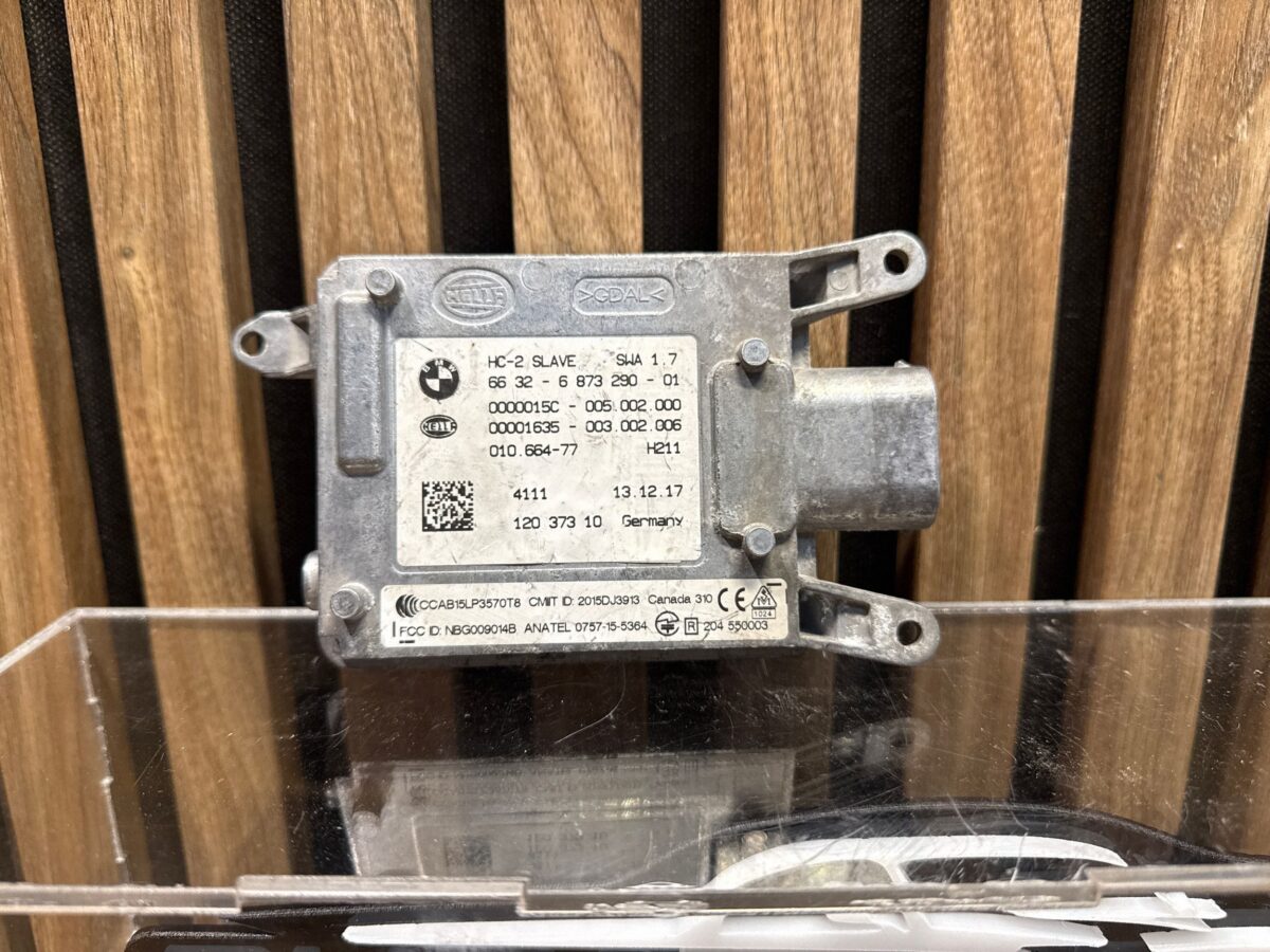 Calculator parcare BMW Series 6 F12 F13 2012 0000015C 6873290 00001635