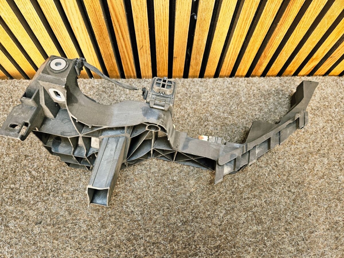 Suport far Stânga Audi Q8 2024 4M8805607D 4M8971677A 4N0959651D