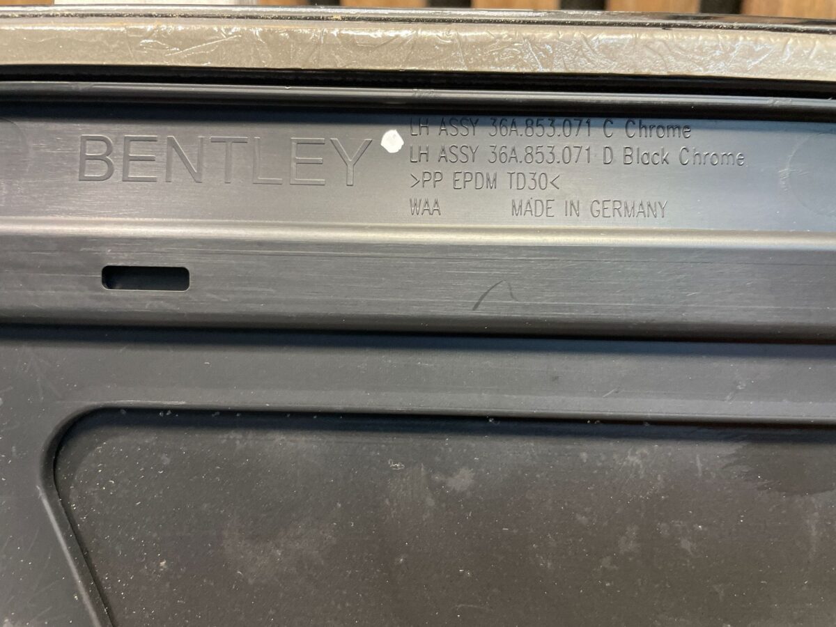 Ornamente Stânga Bentley Bentayga 2024 36A853071
