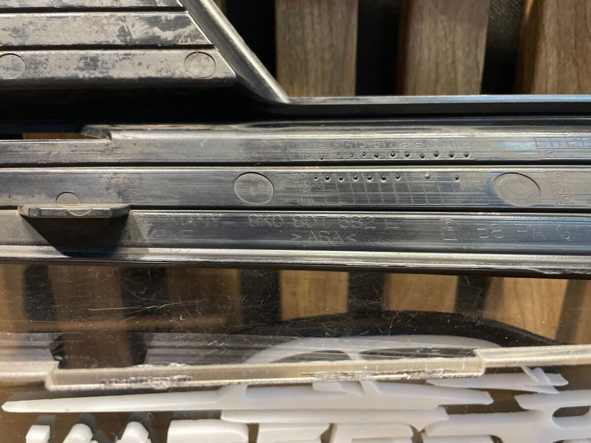 Grila proiector Dreapta Audi A4, S4 B8 8K 2015 A4 8K0807682L