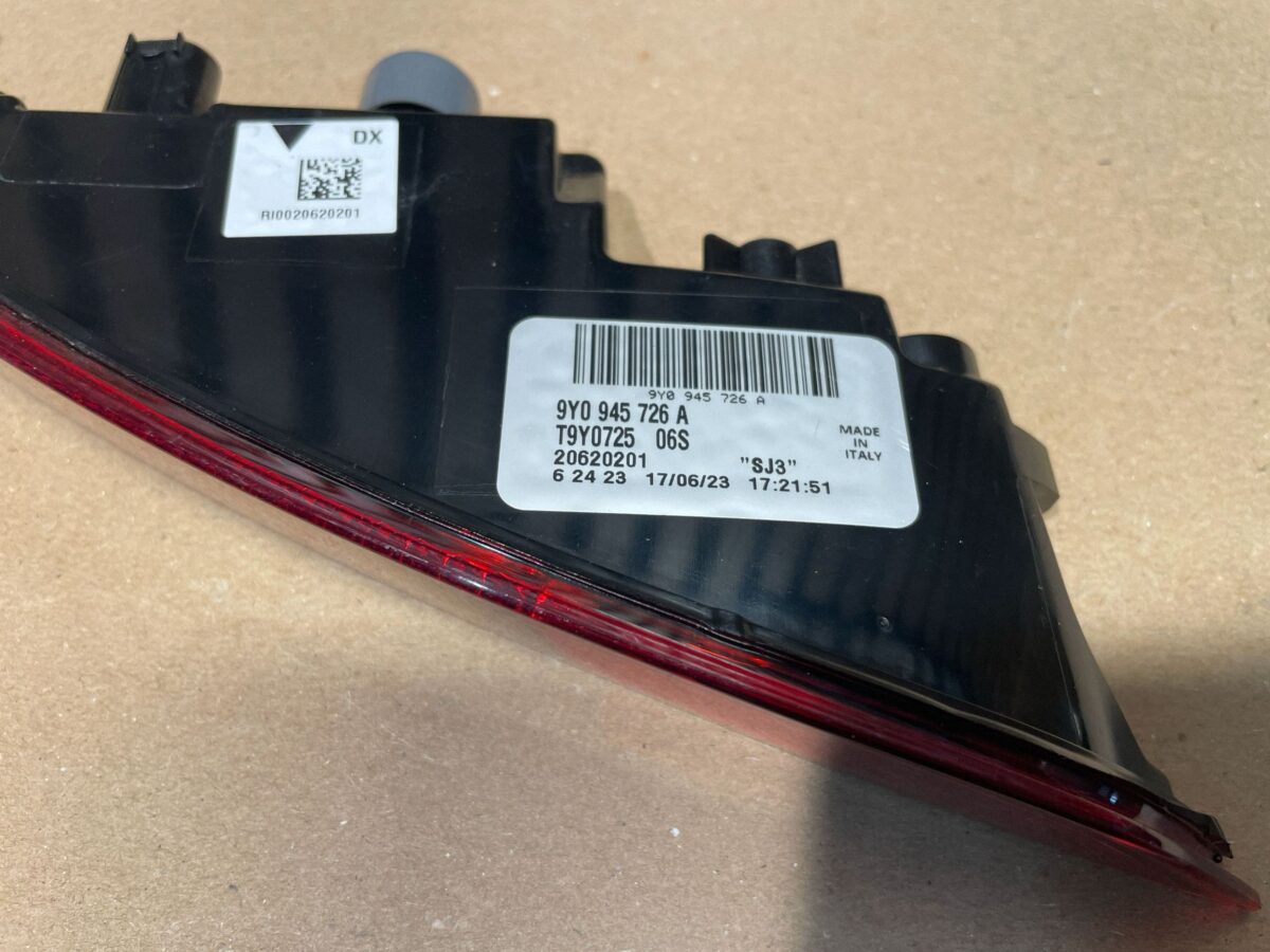 Catadioptru Dreapta Porsche Cayenne 2018 9Y0945726A