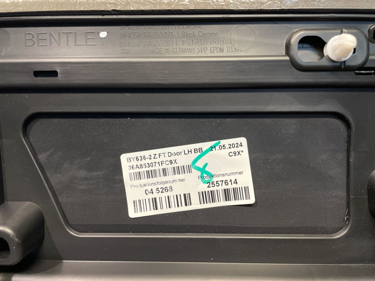 Ornamente Stânga Bentley Bentayga 2024 36A853071