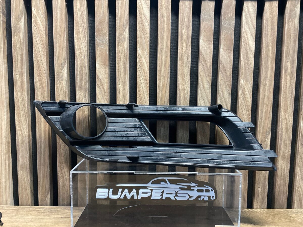 Grila proiector Dreapta Audi A4, S4 B8 8K 2015 A4 8K0807682L