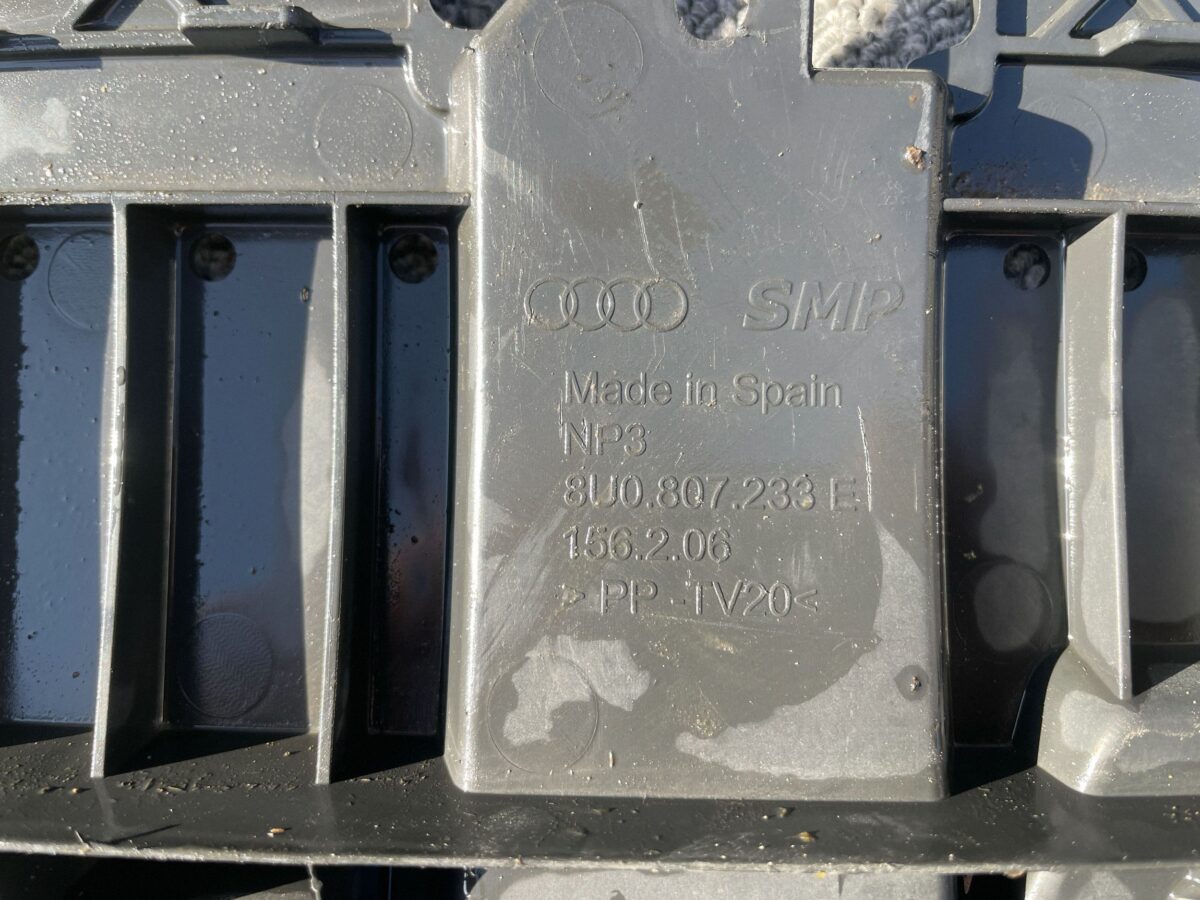 Scut sub bara Audi Q3 8U 2016 8U0807233E