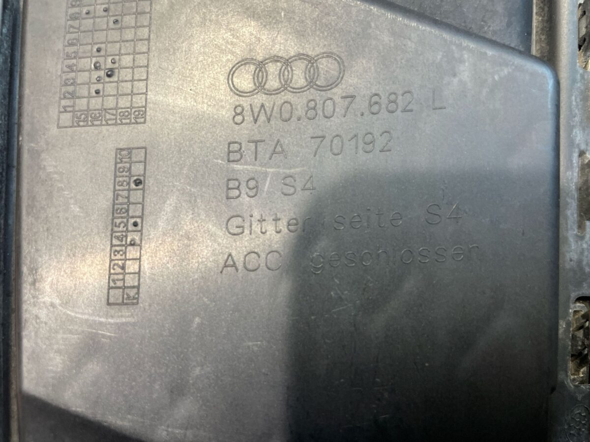 Grila proiector Dreapta Audi A4, S4 B9 8W 2022 A4 8W0807682L