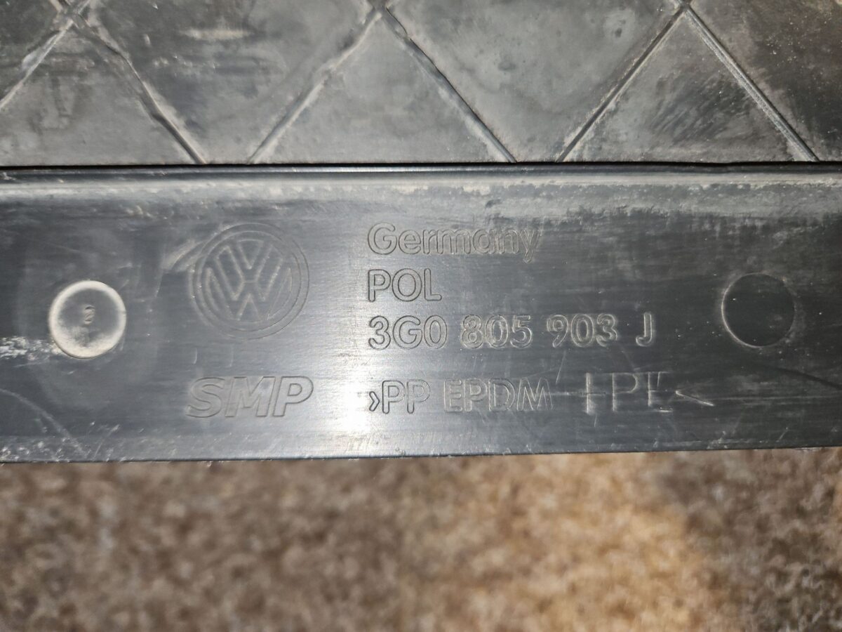 Prelungire bara fata Volkswagen Passat B8 2021 3G0805903J