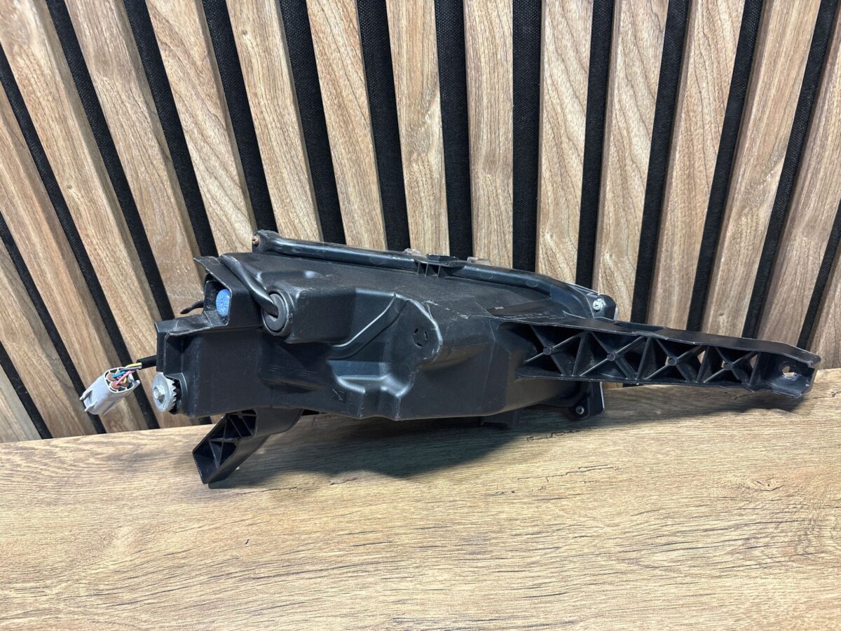 Proiectoare auto Dreapta Lexus NX 2016 8121078020