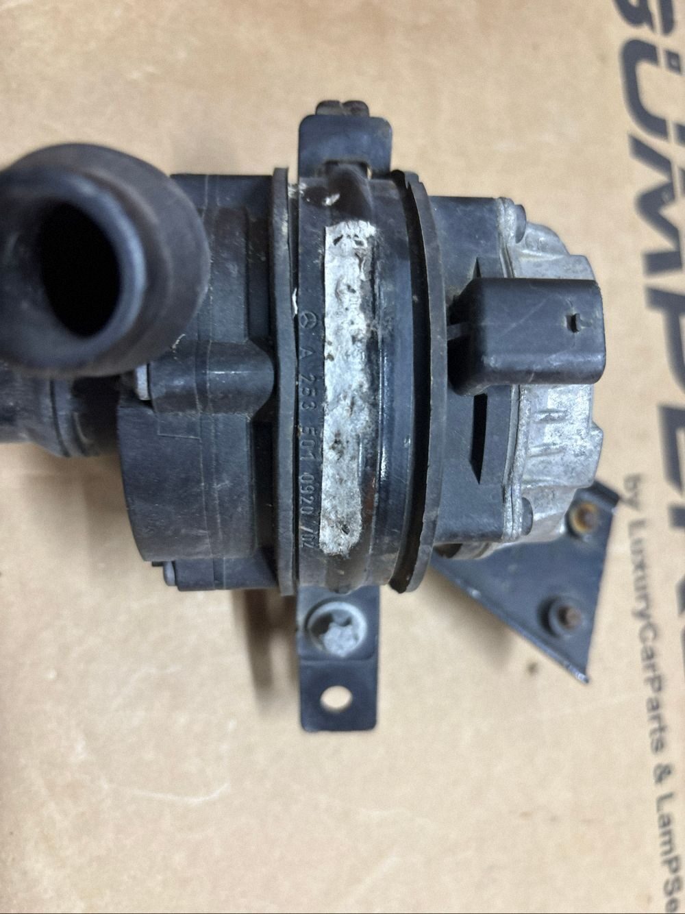 Pompa apa Mercedes GLC X253 C253 2020 A2535010920
