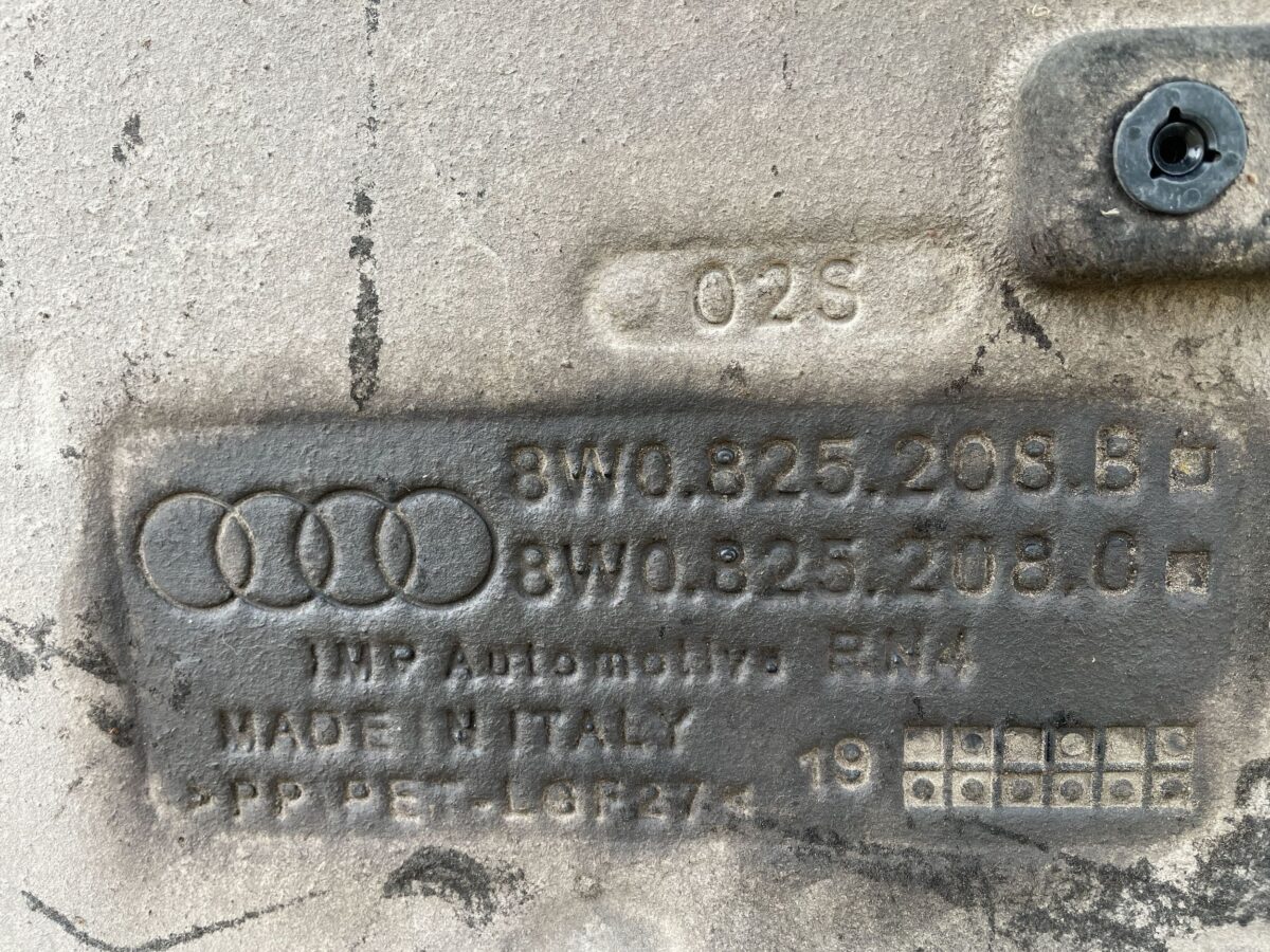 Praguri Audi A4, S4 B9 8W 2022 A4 8W0825208