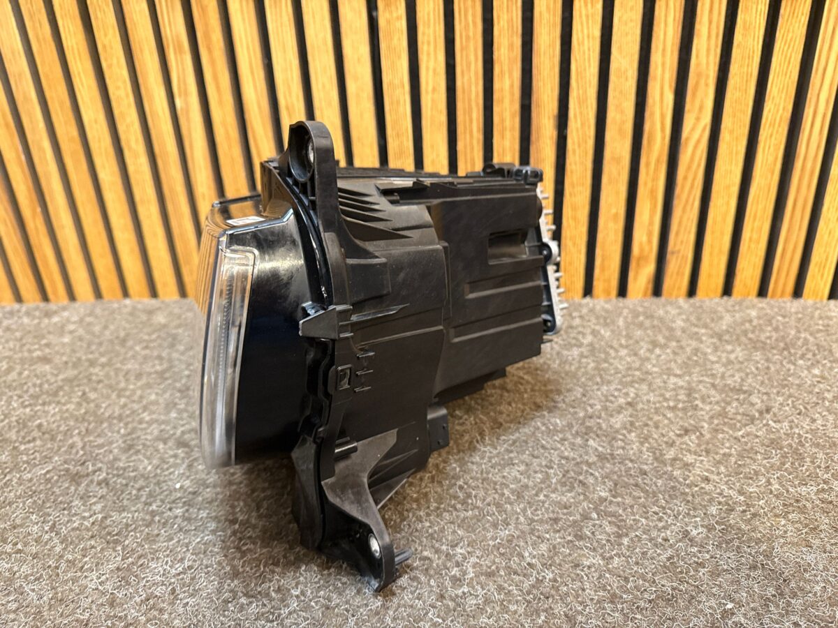 Faruri Land Rover Defender 2019 L8B213W029HG F3953