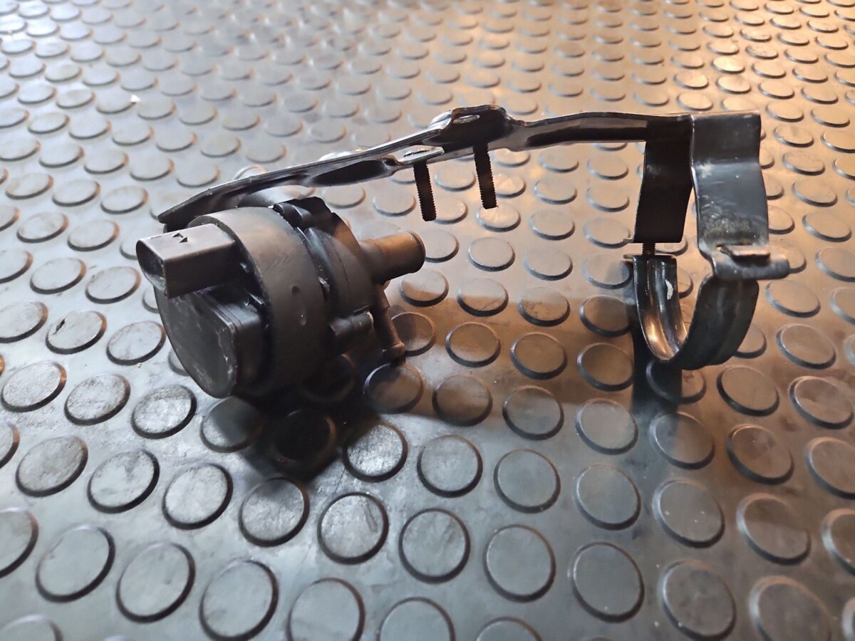 Pompa apa Mercedes S, AMG S 2016 A2225040400 W222 A2118350028