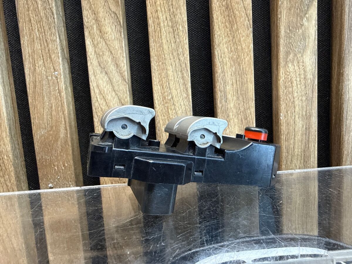 Butoane geamuri electrice Honda CR-V 2005 F000141A