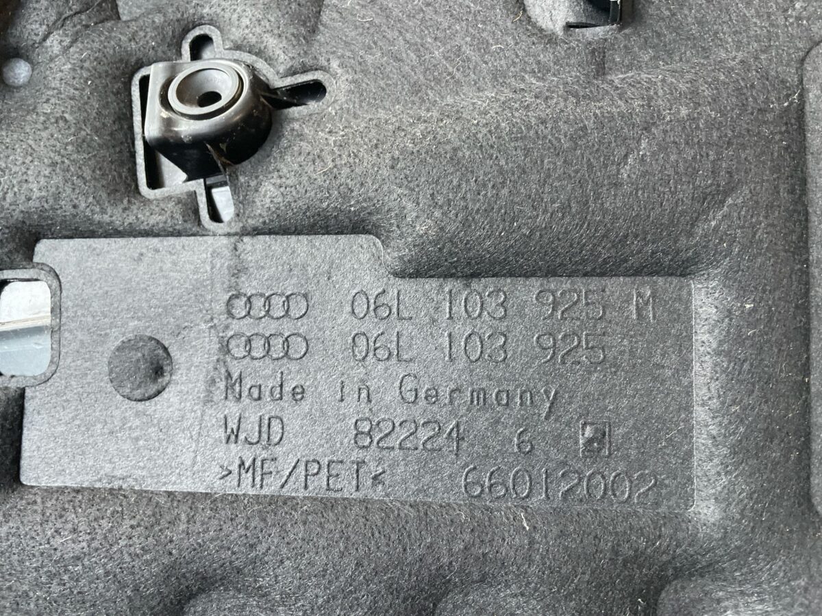Capac motor Audi A4, S4 B9 8W 2022 A4 06L103925
