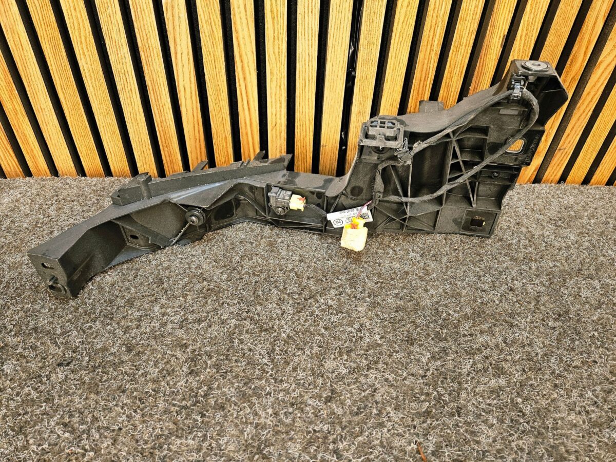 Suport far Stânga Audi Q8 2024 4M8805607D 4M8971677A 4N0959651D