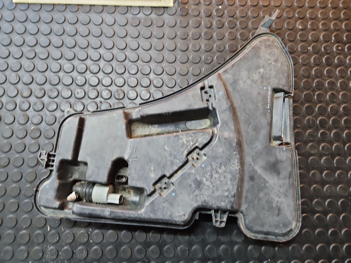 Vas lichid parbriz BMW Series 5 G30 G31 G38 2021 7377035